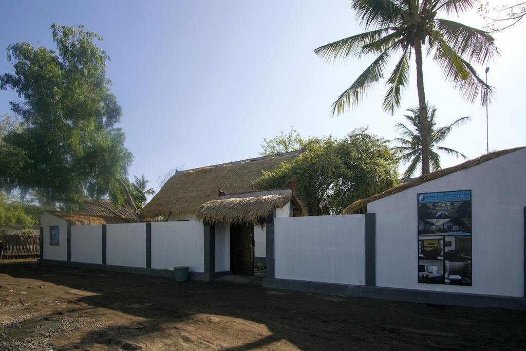 Black & White Cottages Gili Trawangan Exterior photo